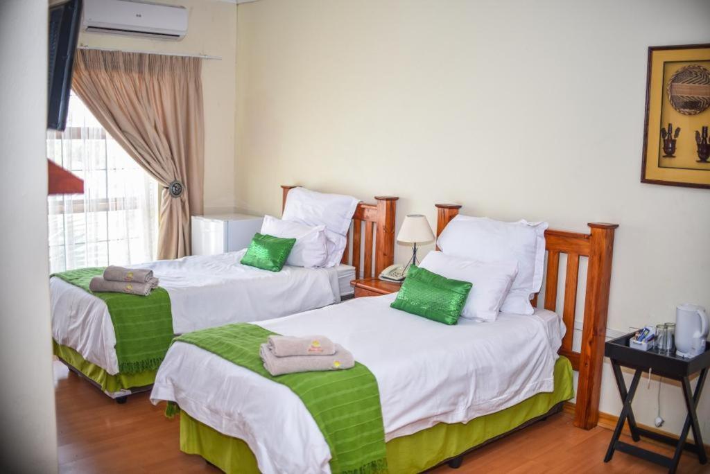 Tshedza Guest Lodge หลุยส์ทริคาร์ดท์ ภายนอก รูปภาพ