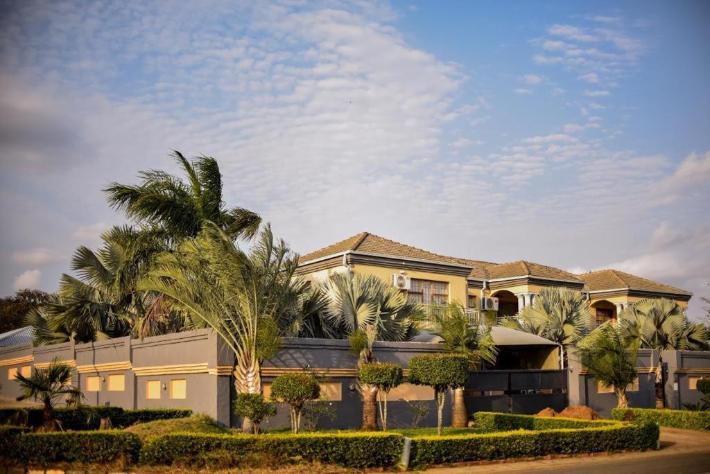 Tshedza Guest Lodge หลุยส์ทริคาร์ดท์ ภายนอก รูปภาพ