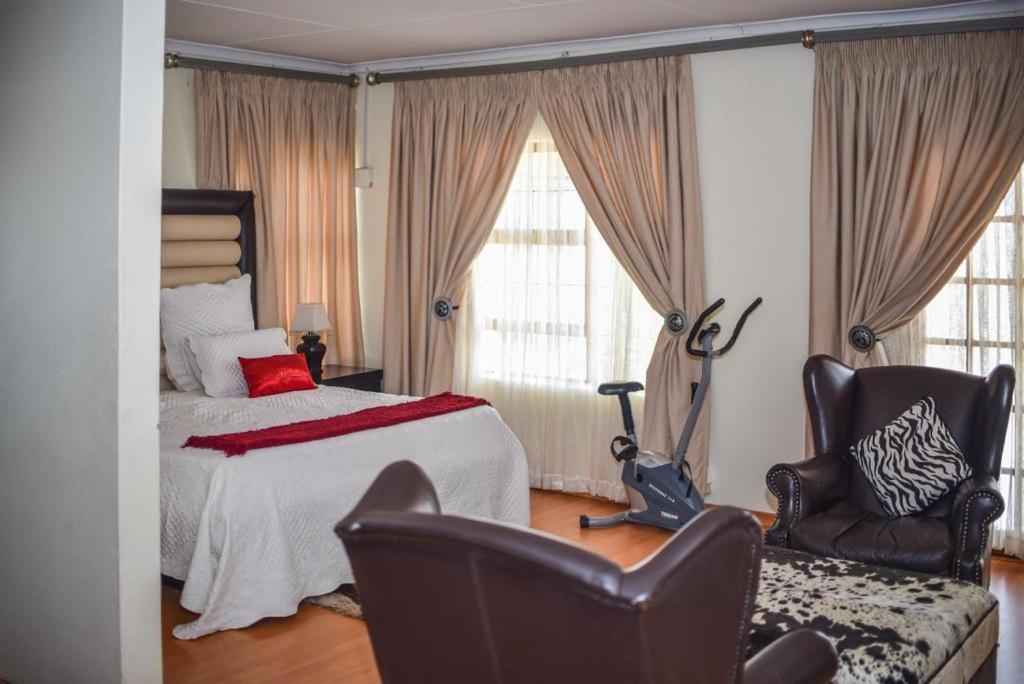Tshedza Guest Lodge หลุยส์ทริคาร์ดท์ ภายนอก รูปภาพ