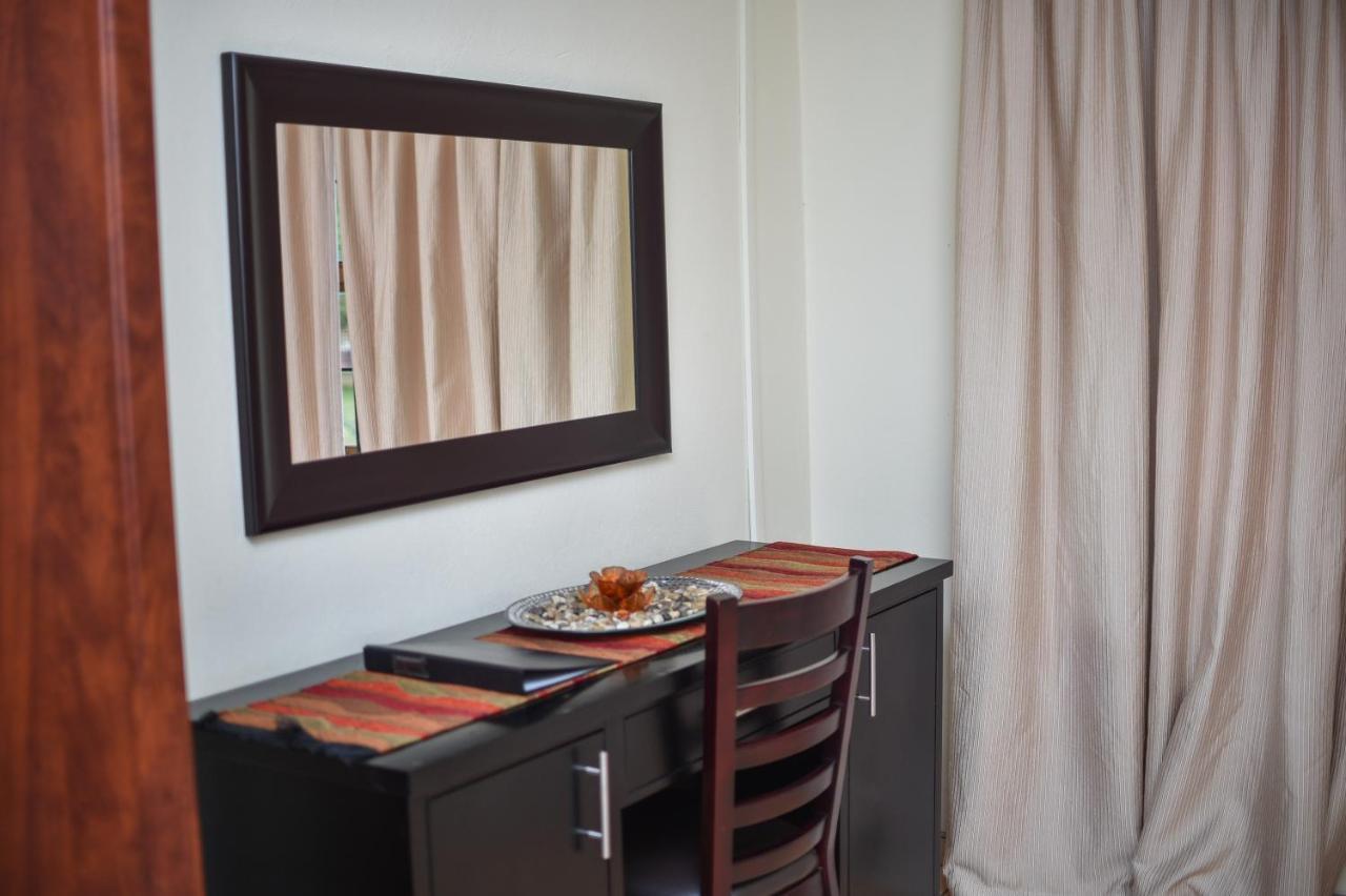 Tshedza Guest Lodge หลุยส์ทริคาร์ดท์ ภายนอก รูปภาพ